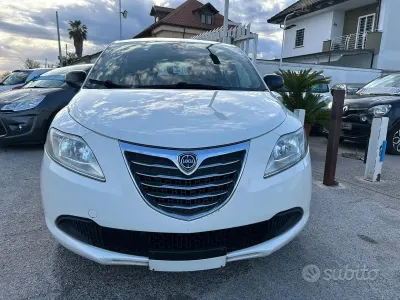 Begagnad Lancia Ypsilon Gold 69 HK (50 kW) 2013 Vit Halvkombi