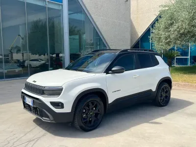 Usata Jeep Avenger Overland 135 CV (99 kW) 2025 Bianco SUV