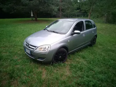 Usata Opel Corsa Sport 69 CV (50 kW) 2004 Grigio Utilitaria