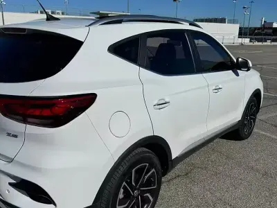 Usata MG ZS Luxury 111 CV (81 kW) 2023 Bianco SUV