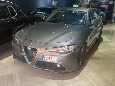 Usata Alfa Romeo Giulia Super 150 CV (110 kW) 2017 Grigio Berlina