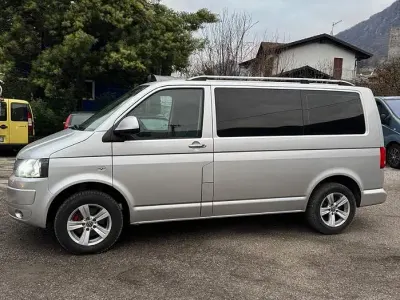 Usata VW Caravelle 140 CV (102 kW) 2010 Grigio Furgone