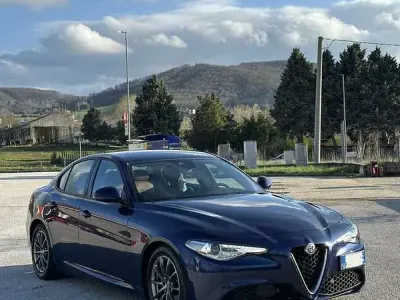 Usata Alfa Romeo Giulia Business 180 CV (132 kW) 2017 Bluazzurro Berlina