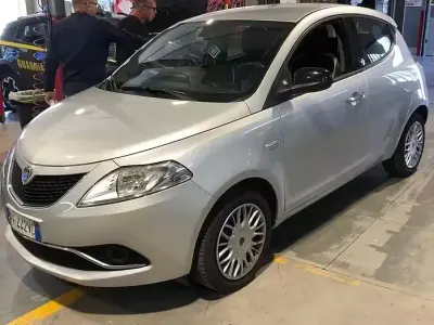 Usata Lancia Ypsilon 69 CV (50 kW) 2016 Grigio Utilitaria