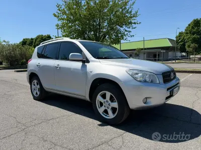 Usata Toyota RAV4 152 CV (111 kW) 2007 Grigio SUV