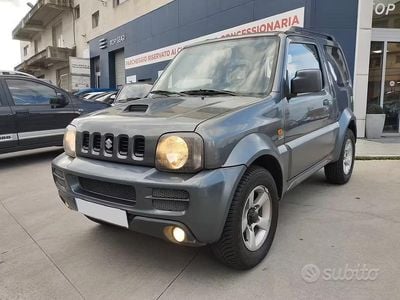 Usata Suzuki Jimny 86 CV (63 kW) 2007 Grigio SUV