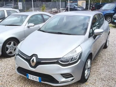 Usata Renault Clio IV 76 CV (55 kW) 2019 Argento Berlina
