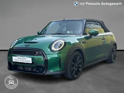 Usata Mini Cooper S Cabriolet Classic 178 CV (130 kW) 2023 Verde / metallizzato Cabrio