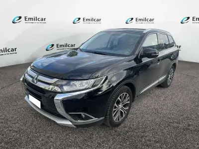 Usata Mitsubishi Outlander Instyle 150 CV (110 kW) 2015 Nero SUV
