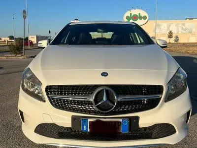 Usata Mercedes A180 109 CV (80 kW) 2016 Bianco Utilitaria