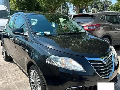 Usata Lancia Ypsilon Silver 69 CV (50 kW) 2012 Nero Utilitaria