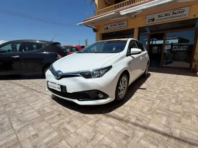 Usata Toyota Auris Hybrid Business Edition 99 CV (72 kW) 2016 Bianco Berlina