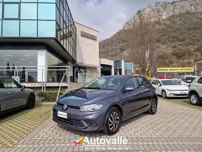 Usata VW Polo Life 80 CV (58 kW) 2023 Grigio Utilitaria