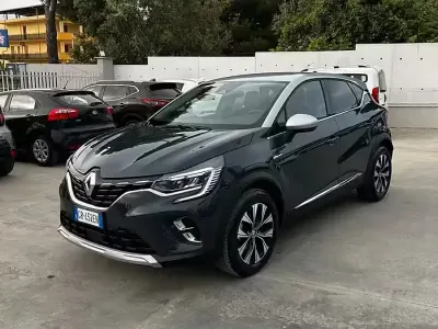 Second-hand Renault Captur Techno 101 CP (74 kW) 2023 Gri SUV