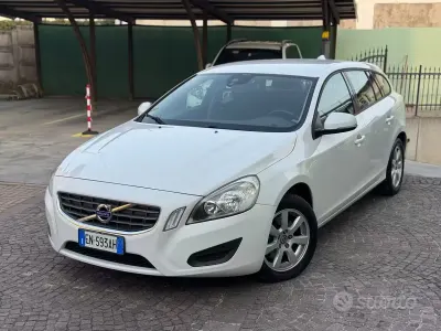 Usata Volvo V60 Kinetic 115 CV (84 kW) 2012 Bianco Station wagon