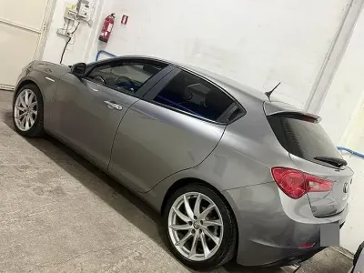 Usata Alfa Romeo Giulietta 120 CV (88 kW) 2013 Grigio Utilitaria