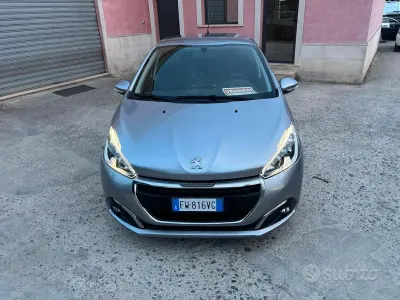 Usata Peugeot 208 Active 102 CV (75 kW) 2019 Grigio Utilitaria