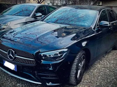 Usata Mercedes E220 Premium 200 CV (147 kW) 2022 197 nero ossidiana Berlina