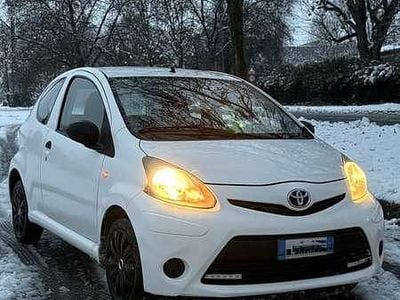 Usata Toyota Aygo Connect Style 68 CV (50 kW) 2011 Bianco Utilitaria