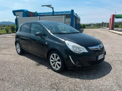 Usata Opel Corsa 86 CV (63 kW) 2013 Nero Utilitaria