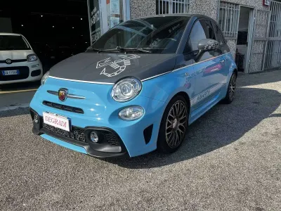 Usata Abarth 595 Turismo 159 CV (116 kW) 2014 Bi  color azzurro/grigio Utilitaria