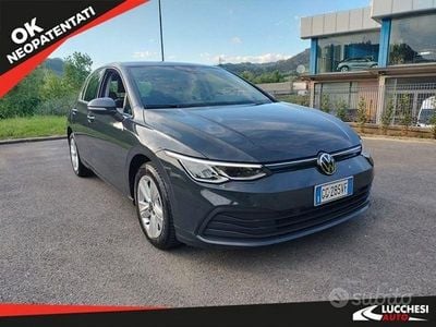 Usata VW Golf VIII Life 116 CV (85 kW) 2022 Grigio Berlina