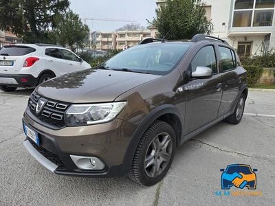 Usata Dacia Sandero Comfort 95 CV (69 kW) 2020 Giallo Berlina