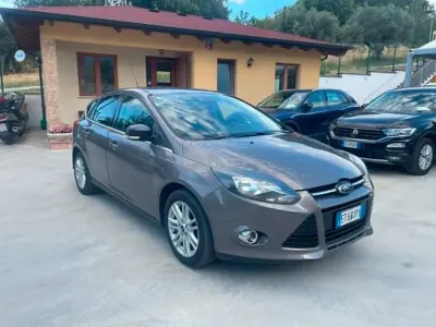 Usata Ford Focus Titanium 119 CV (87 kW) 2014 Grigio Berlina
