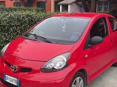 Usata Toyota Aygo 68 CV (50 kW) 2009 Rosso Utilitaria