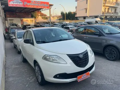Usata Lancia Ypsilon 69 CV (50 kW) 2015 Bianco Utilitaria