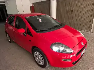 Usata Fiat Punto 69 CV (50 kW) 2015 Rosso Utilitaria