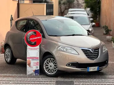 Usata Lancia Ypsilon 69 CV (50 kW) 2013 Oro Utilitaria