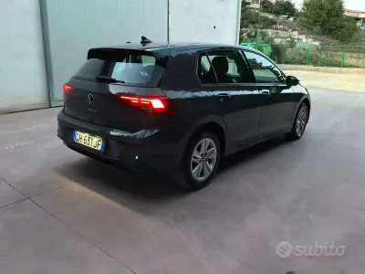 Usata VW Golf VII 116 CV (85 kW) 2021 Grigio Utilitaria
