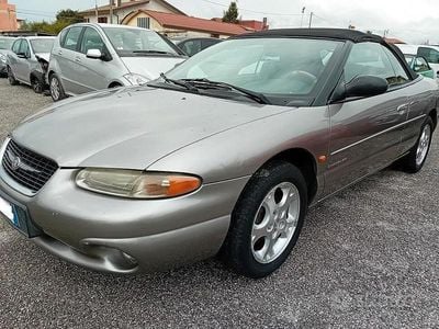 Usata Chrysler Stratus 133 CV (97 kW) 1999 Grigio Cabrio