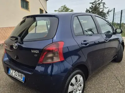 Usata Toyota Yaris 90 CV (66 kW) 2006 Blu Berlina