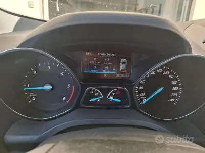 Usata Ford Kuga 120 CV (88 kW) 2016 Grigio SUV