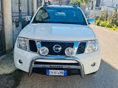 Usata Nissan Navara 190 CV (139 kW) 2011 Bianco Pick-up