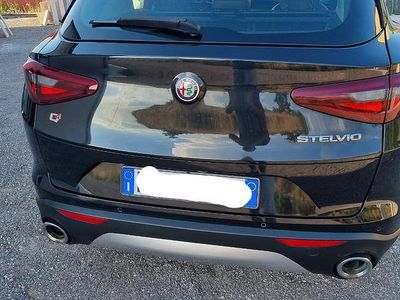Käytetty Alfa Romeo Stelvio 210 HP (154 kW) 2018 Musta Katumaasturi
