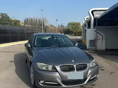 Usata BMW 325 Comfort Edition 218 CV (160 kW) 2010 Grigio Berlina