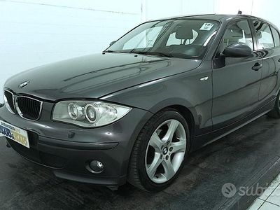 Usata BMW 118 129 CV (94 kW) 2006 Grigio metallizzato Utilitaria