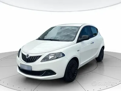 Usata Lancia Ypsilon Silver 69 CV (50 kW) 2022 Bianco Utilitaria