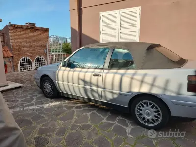 Usata VW Golf 101 CV (74 kW) 2000 Grigio Cabrio