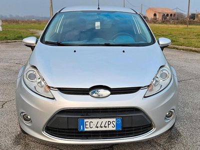 Argento Usata 2010 Ford Fiesta Berlina | 2800 € (Buon prezzo)