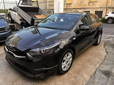 Usata Kia Ceed Plus 140 CV (102 kW) 2024 Nero Utilitaria