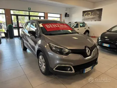 Usata Renault Captur Zen 90 CV (66 kW) 2015 Grigio SUV