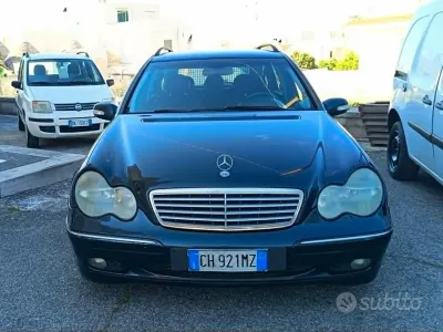 Usata Mercedes C220 Elegance 143 CV (105 kW) 2004 Nero Station wagon