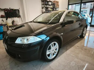 Usata Renault Mégane Cabriolet Exception 106 CV (77 kW) 2007 Nero Cabrio