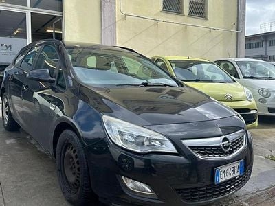 Usata Opel Astra 110 CV (80 kW) 2012 Nero Station wagon