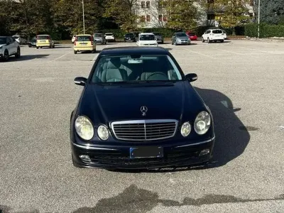 Usata Mercedes E270 Avantgarde 177 CV (130 kW) 2002 Blu/azzurro Berlina