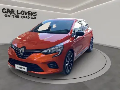 Usata Renault Clio Techno 145 CV (106 kW) 2023 Arancione Utilitaria